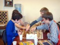 В шахматы играют руками