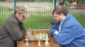 Шашечное сражение шахматными фигурами